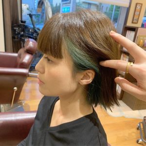 切りっぱなしボブ＆インナーカラーグリーン